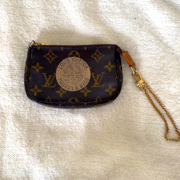 Louis Vuitton wallet - Picture 1 of 9
